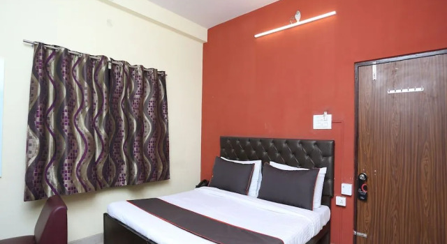 OYO Flagship 128 AIIMS BHU