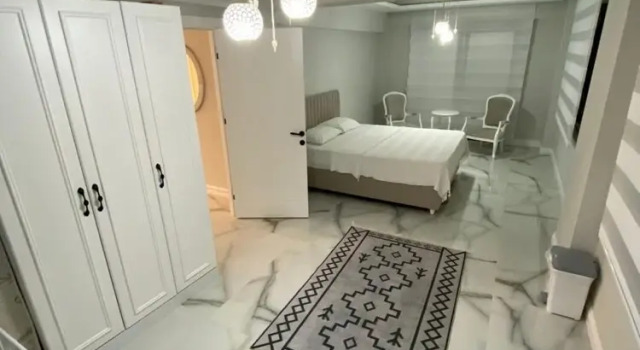 Stunning Villa in Peaceful Sapanca in Kartepe, Varaa Villa Hotellit Marmara-alue pysäköinnillä, Pysäköinti