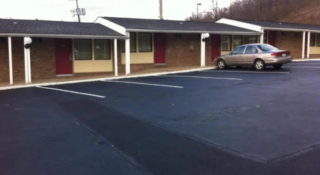 South Hills Motel, Book Motel Willock Pennsylvania