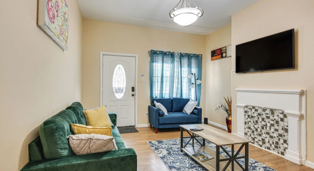 West Oakland Home - 2 Mi to Downtown Pittsburgh!, Забронировать Апартаменты/квартира Отели Питтсбурга с парковкой, рядом с UPMC Matilda H. Theiss Health Center, Парковка