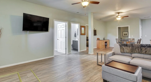 Pet-friendly Downtown Fulton Apt w/ Smart TV!, Varaa Hotelli Fulton Missouri