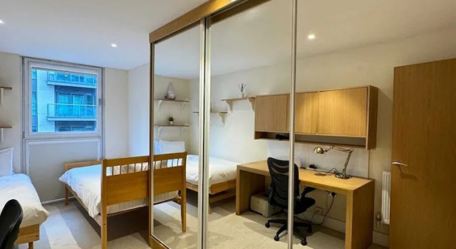 Contemporary 2BD Flat W/balcony Canary Wharf!, Забронировать Отель Бизнес-отели Англии, 4* 5*