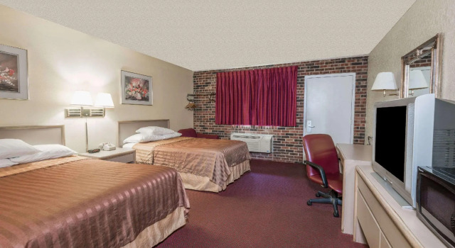 Четырёхместный номер Standard Travelodge by Wyndham Airport Platte City