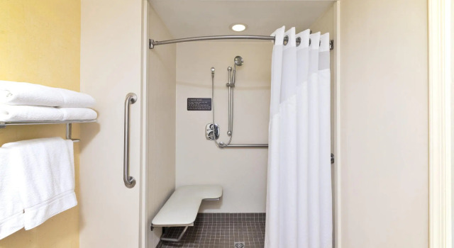 Четырёхместный номер Standard Holiday Inn Express Hotel & Suites Frackville by IHG