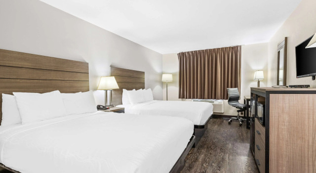 Четырёхместный номер Standard SureStay Hotel by Best Western Albuquerque Midtown
