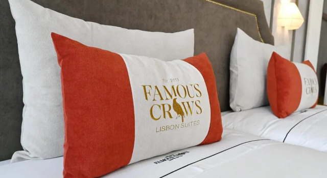 Люкс Famous Crows Lisbon Suites