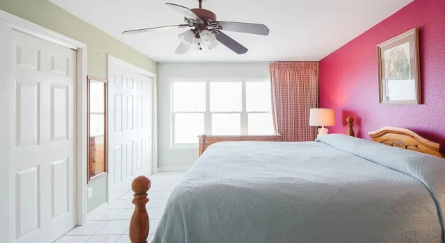 Relaxing , Great Location, 3 Minute Walk To The Beach 2 Bedroom Condo by RedAwning, Buchen Sie Ferienwohnung Hotels in Padre Island mit Parkplatz, Parkplätze