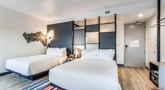 Четырёхместный номер Standard Aloft Dallas Arlington Entertainment District