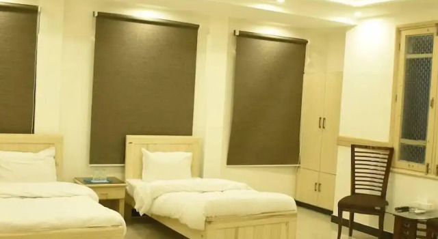 Трёхместный номер Deluxe Royal Inn Hotel
