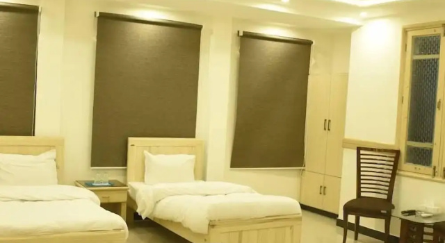 Трёхместный номер Deluxe Royal Inn Hotel