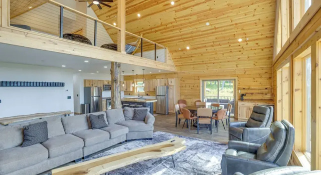 Mtn Cabin w/ Hot Tub + Game Room in Mchenry, Buchen Sie Ferienhaus Hotels in Maryland mit Parkplatz, Parkplätze