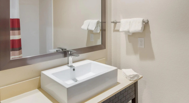 Четырёхместный номер Premium Red Roof Inn PLUS+ Fort Worth - Burleson