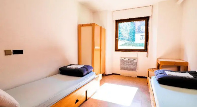 Четырёхместный семейный номер Standard c 1 комнатой Auberge de Jeunesse HI Chamonix