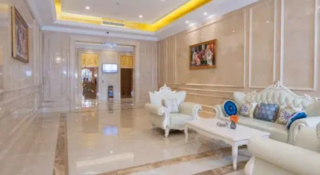 Vienna Hotel (Nanning Yudong Yinhai Avenue Jinxiang Metro Station), Rezerwuj Hotel Hotele w Nanning z parkingiem, Parking
