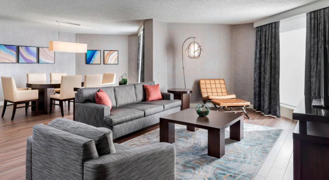Двухместный люкс c 1 спальней The Westin Toronto Airport