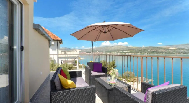 Апартаменты Apartment with a sea view terrace, Čiovo near Trogir