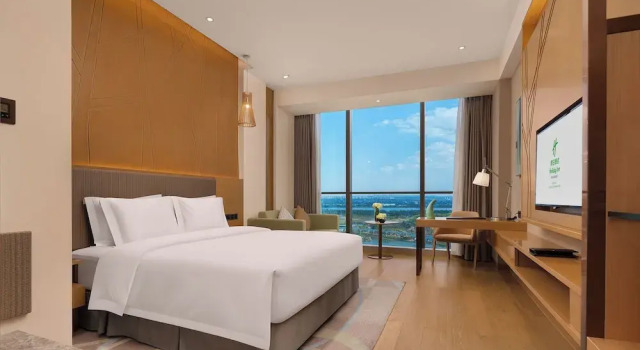 Номер Standard с видом на озеро Holiday Inn Changsha Dawangshan by IHG