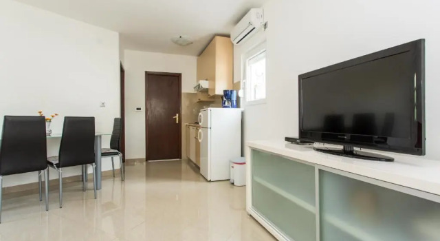 Apartment Kricin, Prenota Appartamento Hotel a Isole Quarnerine con parcheggio, Parcheggio