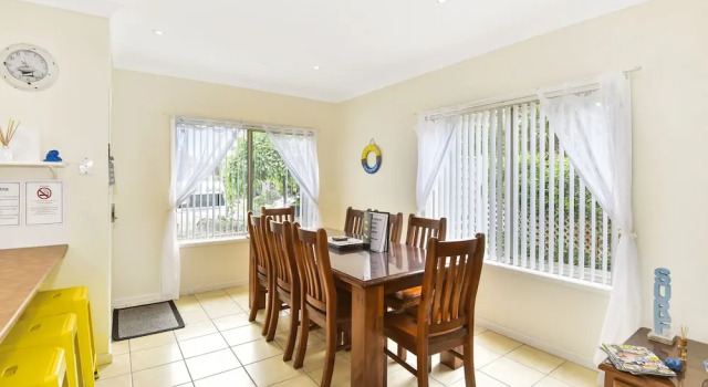 Annes Beach Getaway, Đặt Khách sạn Hawks Nest Port Stephens