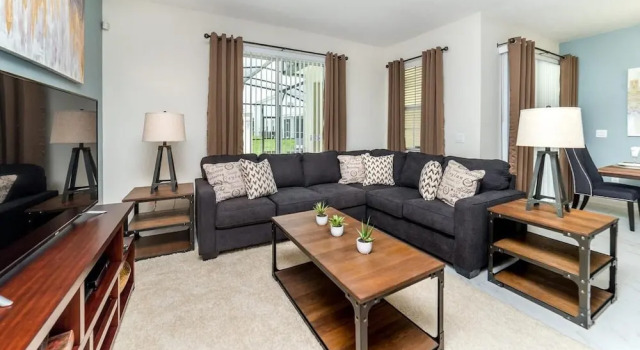 9045 Dogleg Drive, Book Hotel Four Corners Florida