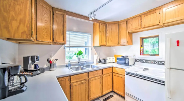 Коттедж Cozy Ishpeming Cottage w/ Lake & Park Views!