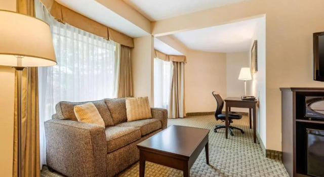 Люкс Quality Inn & Suites