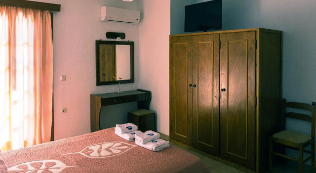 Drymna, Book Hotel  