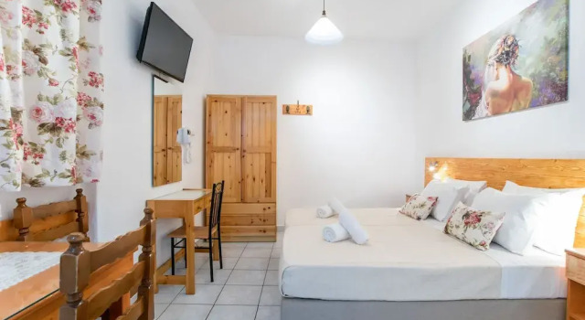 Room-comfort Double or Twin Room or Semi, Prenota Affittacamere Paroikia Paro