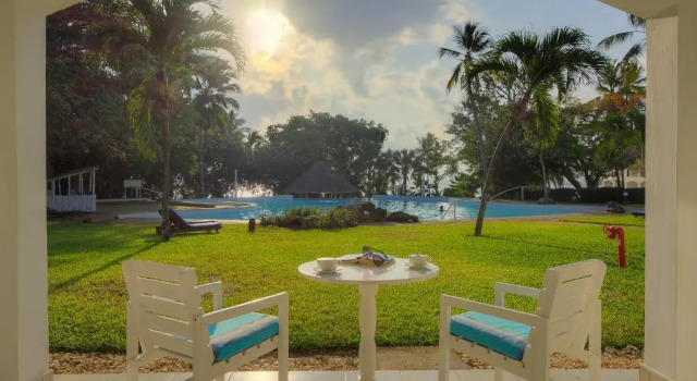 Номер Standard с видом на бассейн Diamonds Leisure Beach & Golf Resort