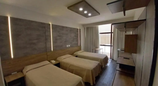 Трёхместный Junior Hotel Versailles