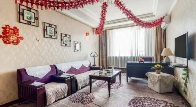 Люкс Deluxe Ulanqab Yingshan Hotel (Jining South Railway Station)
