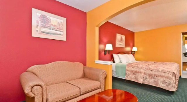 Люкс Pine Point Inn & Suites