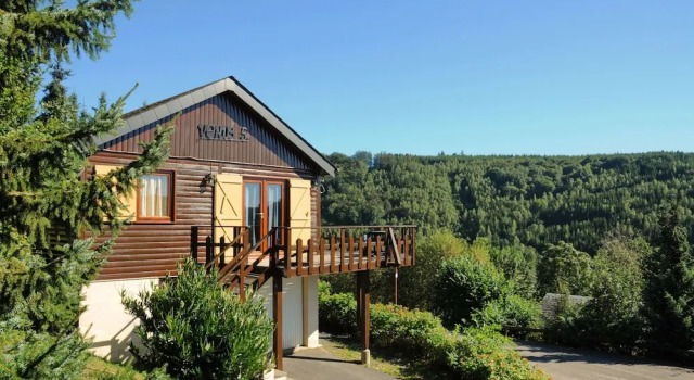 Коттедж Classic с 4 комнатами Holiday Home With a Panoramic View of the Ourthe, on a Quietly Located Property