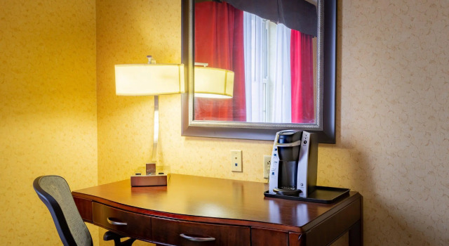 Четырёхместный номер Standard Holiday Inn Express & Suites Williamsburg by IHG