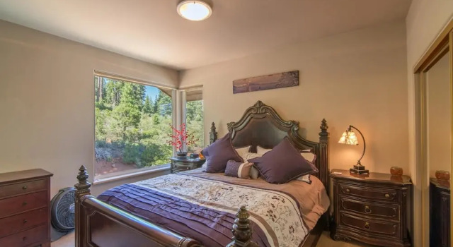 Palisades 4 Bedroom Holiday Home By Tahoe Truckee, Забронировать Дом для отпуска Траки Скво-Вэлли, рядом с Гольф-клуб Ponderosa