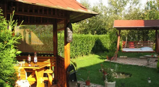 Pensiunea Casuta noastra, Rezervovat Hotel Hotely v Hunedoara s parkováním, Parkování