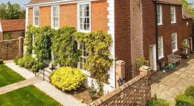 Boreham House Luxury BnB, Забронировать Отель «постель и завтрак» Отели Исторического графства Суссекса с парковкой, Парковка