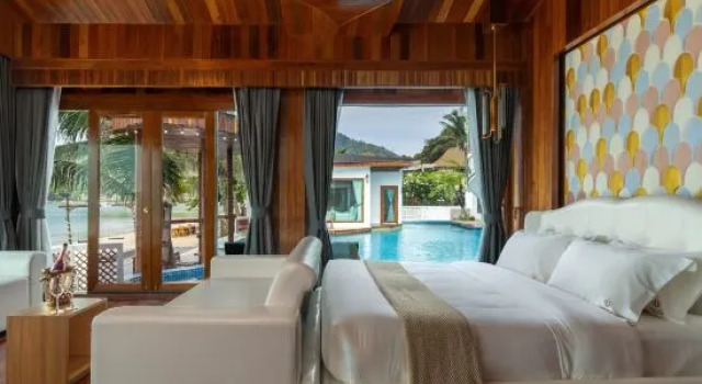 Четырёхместный семейный люкс с видом на море Hotel Villa AoKhanom Beachfront