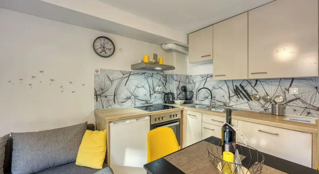 Апартаменты Bumblebee Apartment with Garden