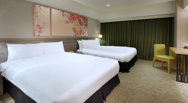 Четырёхместный номер Standard Aeris International Hotel