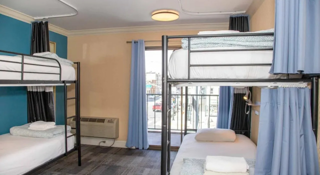 Кровать в общем номере (женский номер) с балконом Samesun San Francisco