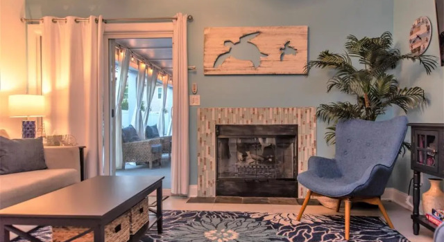 Seventh Seas half mile to the beach pet friendly Near to the Mayo Clinic - UNF - TPC Sawgrass - Convention Center - Shopping Malls - Under 3 Hours from DISNEY, Забронировать Отель Джексонвилл-Бич Jacksonville Coast, рядом с Times Square Plaza
