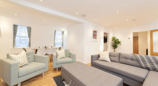 Queensferry Street Lane - Fantastic 2 BR City Centre Mews House with free secure parking!, Забронировать Отель Эдинбург Midlothian, рядом с Scottish Widows Bank Plc