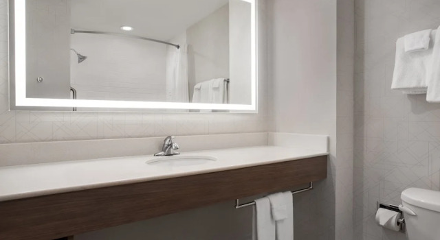 Четырёхместный номер Standard Holiday Inn Express & Suites Terre Haute by IHG