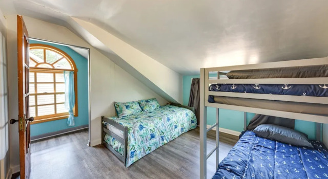 Коттедж Waterfront Fox Lake Vacation Rental w/ Fire Pit!
