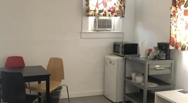 Апартаменты c 1 комнатой Back Room 1 of 5 downtown