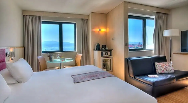 Номер Privilege с видом на гавань Mercure Ajaccio