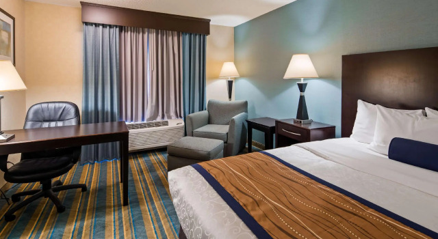 Люкс с 3 комнатами Best Western Plus Berkshire Hills Inn & Suites