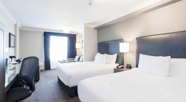 Номер Grand Sandman Signature Prince George Hotel