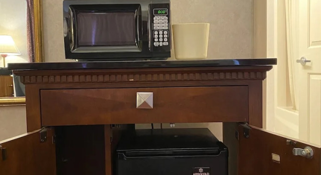 Четырёхместный номер Deluxe Economy Lodge 682 Main St Sturbridge